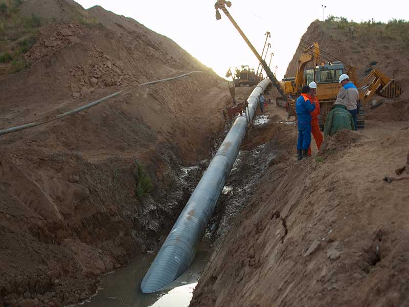 Строители газопровода планировали проложить 25 км. Трубопроводы Казахстана. Нефтепровод Казахстан Китай. Строительство газопровода. Строители и нефти провод.